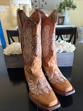 Women's Tan Embroidered Wing Western Boots
